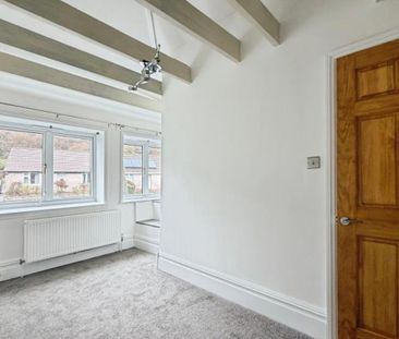 A beautifully presented semi detached home offering modern yet char... - Photo 2