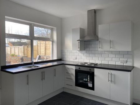 3 bedroom terraced house to rent - Photo 2
