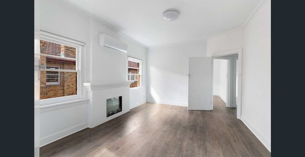 Art Deco Charm Meets Coastal Lifestyle in Prime St Kilda - Photo 1