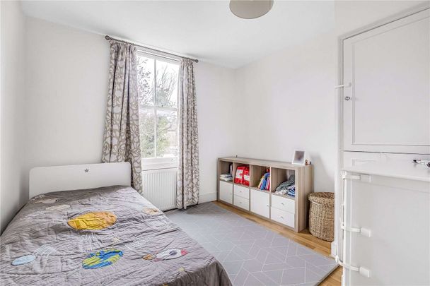 A lovely four bedroom family home in the heart of Wimbledon. - Photo 1