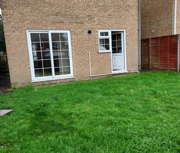 3 bedroom detached house to rent - Photo 3