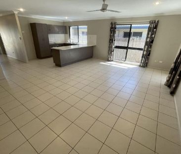 13 Chesham Drive, Kirwan - Photo 5