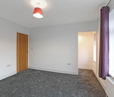 4 bedroom semi-detached house to rent - Photo 4