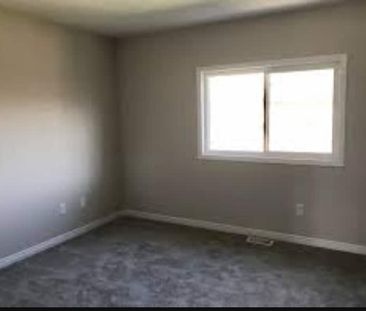 Three bedroom townhouse for rent in London Ontario - Photo 4