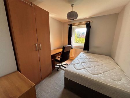 3 bedroom flat to rent - Photo 3