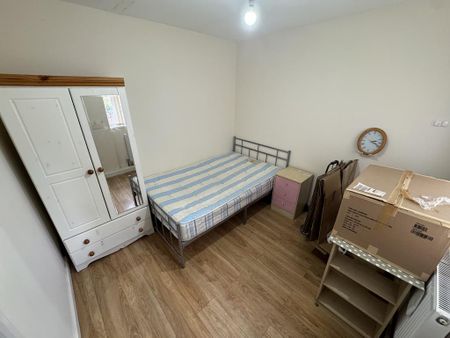 5 bedroom terraced house to rent - Photo 4