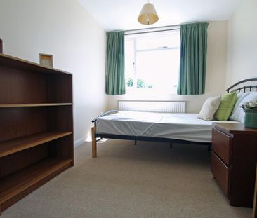 4 bedroom semi-detached house to rent - Photo 4