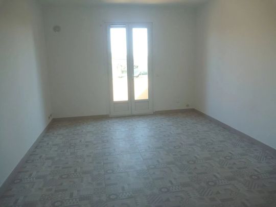Location Appartement 2 pièces 38m² ST LAURENT DU VAR 06700 - Photo 1