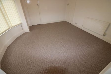3 bedroom end of terrace house to rent - Photo 4