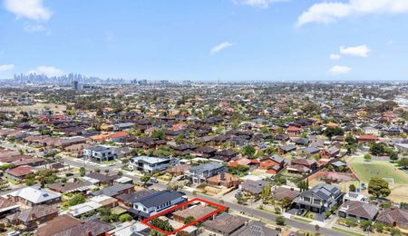 40 St Raphael Street, Avondale Heights VIC 3034 - Photo 2