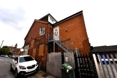 3 bedroom Flat in Woodhouse Street, Leeds - Photo 2