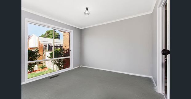 Modern Home Near Monash University - Photo 1