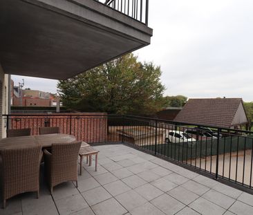 Appartement op de eerste verdieping met lift, terras en garage. - Photo 1