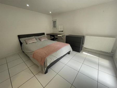 3 bedroom apartment to rent - Photo 5