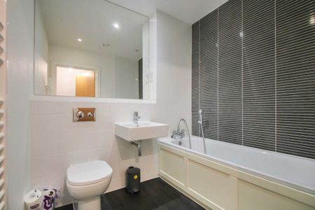 2 bed Flat for rent - Photo 5