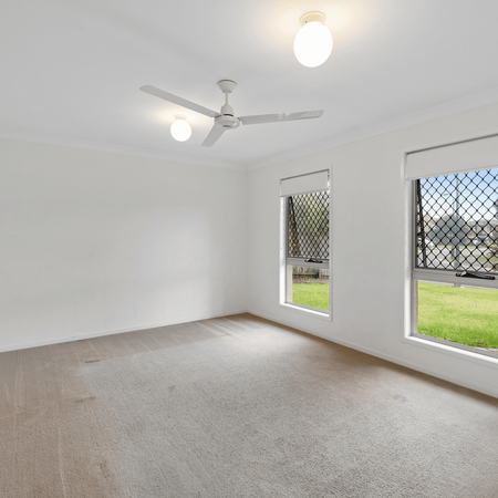 Charming 4-Bedroom Family Home for Rent in Marsden - Photo 5