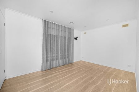 4 Tamarind Crescent, Werribee VIC, Belconnen - Photo 2