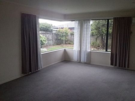 Three Bedroom Stoke Home in a popular area - Photo 5