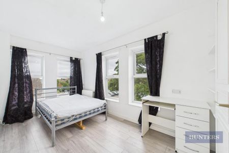 3 bedroom flat to rent - Photo 3