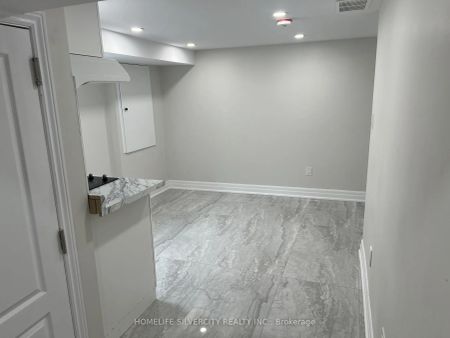 Detached Home For Lease | W9254233 - Photo 3