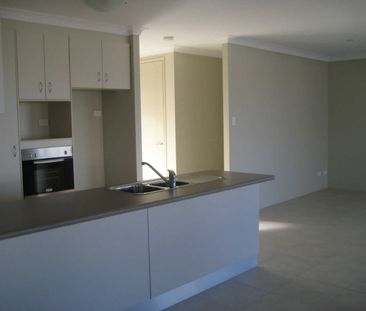 Prime Location Mount Louisa Living! - Photo 6