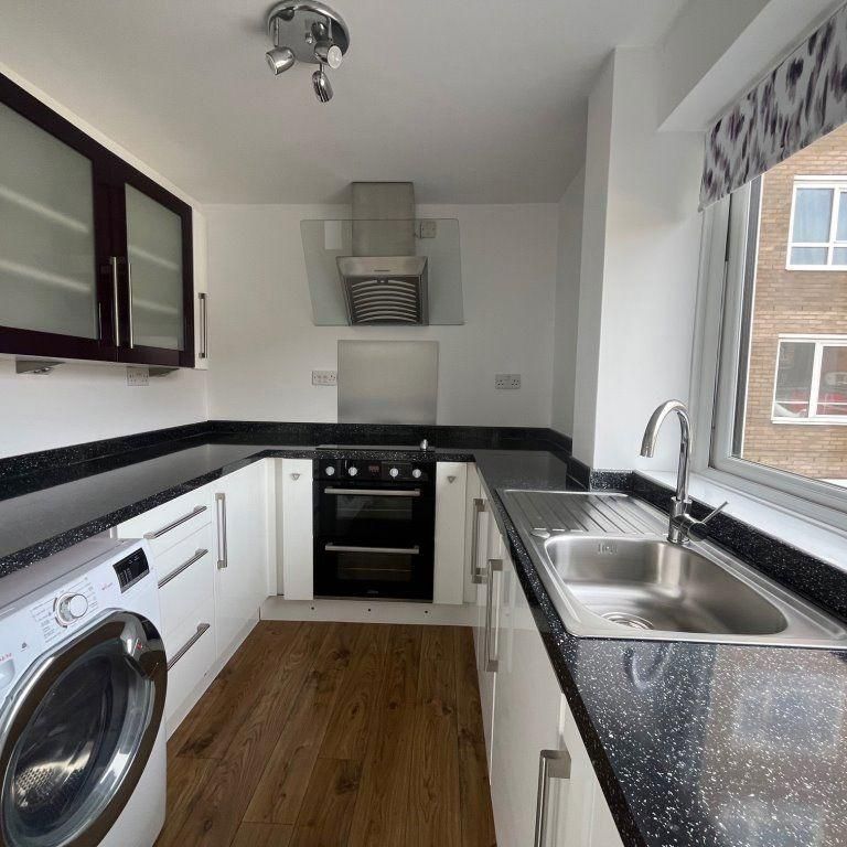 2 bedroom flat to rent - Photo 1