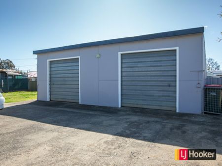 Spacious 4-Bedroom Home with Large Yard & Shed - Photo 5