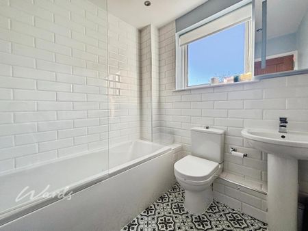 5 bedroom link detached house to rent - Photo 5