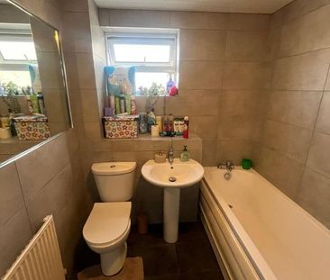 Room in a Shared House, Disraeli Gardens, LS11 - Photo 6