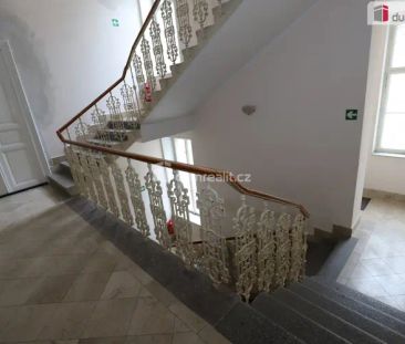 Nádherný stylový byt 1+1 v centru Prahy s vestavěným patrem na span... - Photo 2