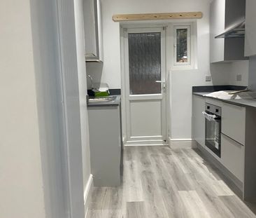 5 Bed Terraced House, Lakehall Road, CR7 - Photo 1