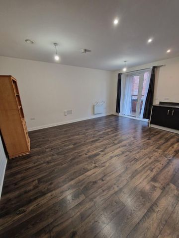 2 bedroom flat to rent - Photo 2