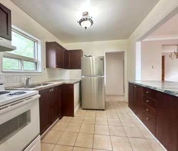 For Lease - 1048 Kennedy Road Unit# Main Floor, Toronto, Ontario - Photo 2