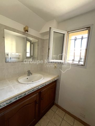 NOVES - Maison de village T3, - Photo 3