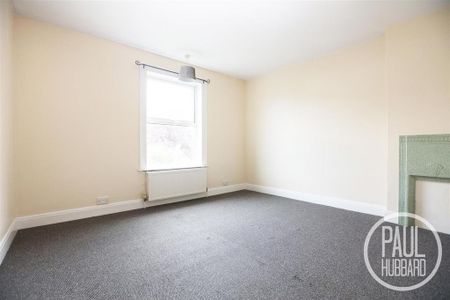 2 bedroom end of terrace house to rent - Photo 3