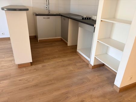 Location Appartement 2 pièces 63m² LES AVIRONS 97425 - Photo 2