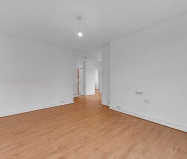 3 bedroom flat to rent - Photo 3