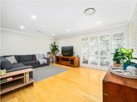 “Spacious 5-Bed Family Home in Peaceful Glenwood Location” - Photo 1