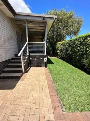 SUPREME QUIET HOUSE & GRANNY FLAT IN PERFECT LOCATION ! - Photo 1