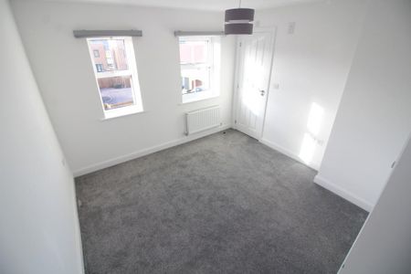 3 bedroom semi-detached house to rent - Photo 3