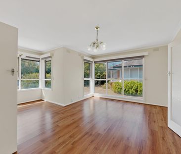 Bright Two-Bedroom Unit in Prime Glen Huntly Location - Photo 1