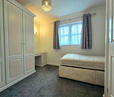 Vokes Close, Sholing, SO19 - Photo 2