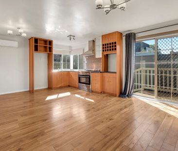 Charming 2-bedroom unit - Photo 4