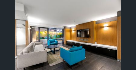 Fully Furnished Inner-City Living in Melbourne's Paris End - Photo 2