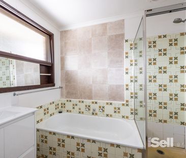 Fantastic Location & Comfortable Living! - Photo 5