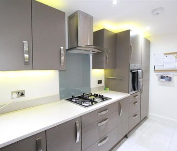3 bedroom flat to rent - Photo 2
