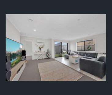 Contemporary Family Living in a Growing Mickleham Pocket -6 Beavers... - Photo 1