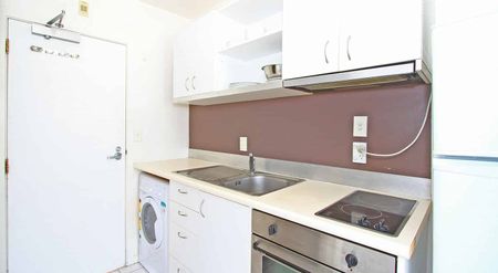 Top Floor studio with stunning sunset views - Photo 2