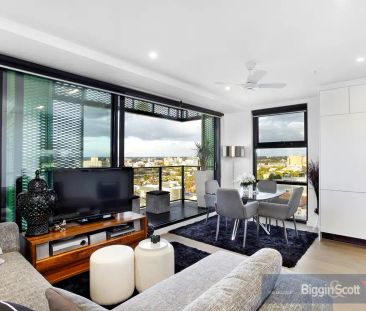 “CONTEMPORARY ONE BEDROOM APARTMENT.” - Photo 4