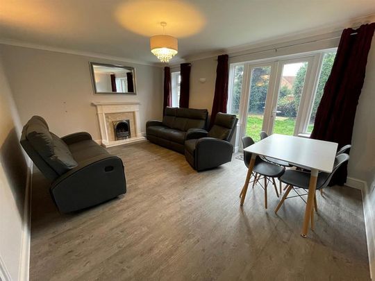 1 bedroom in a house share to rent - Photo 1